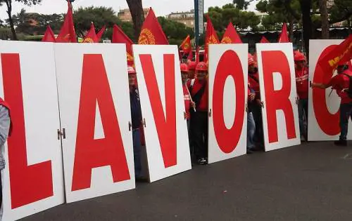 Picchetto di Natale davanti ai cancelli dell’azienda Treofan di Salerno