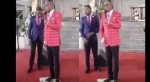 Ghana, il pastore pesta immagine di Gesù. Poi il delirio: "Messia era nero"