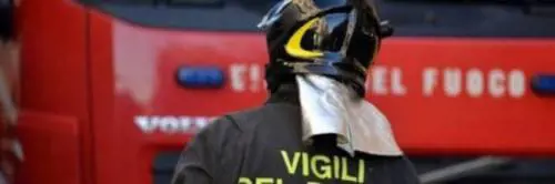Capodanno a Roma, è falò di cassonetti e cumuli di rifiuti