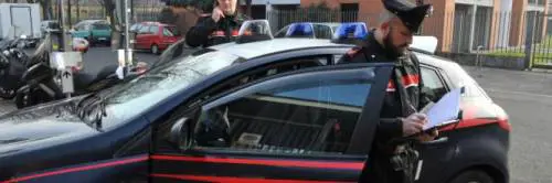 Massacra di botte la compagna incinta perché "infedele": arrestato marocchino