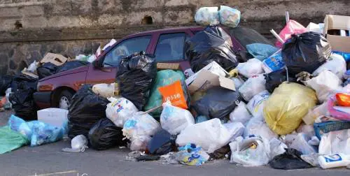 Napoli, un cittadino su due non paga la Tari, inviate 490mila cartelle esattoriali