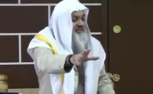 Imam bacchetta i musulmani: “Se approvate il Natale fate peccato”
