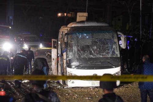 Bomba sul bus di turisti alle Piramidi
