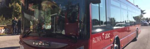 Roma, baby borseggiatrici rom arrestate dopo furto a turisti