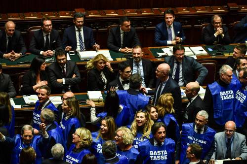 Forza Italia attacca il governo: "Manovra dello sbandamento"