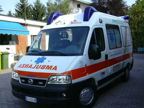 Avellino, ambulanza si scontra con auto, mentre trasporta ferito grave
