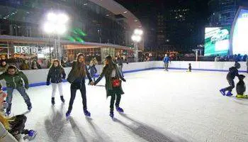 Patinoire a Capodanno, soli o in compagnia
