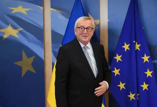 Salvini sbertuccia Juncker: "Con Monti stappava uno, due, tre spumanti..."