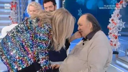 Galeazzi a Domenica In su una sedia a rotelle. E la Venier si commuove