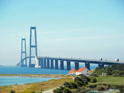 La città satellite su isole artificiali tutta tecnologica ed ecosostenibile