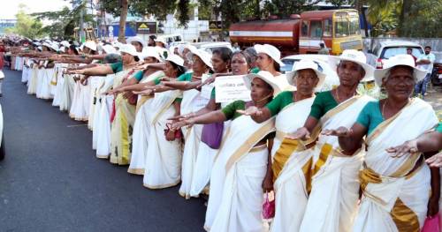 India, protesta epocale delle donne: "Vogliamo pregare anche noi"