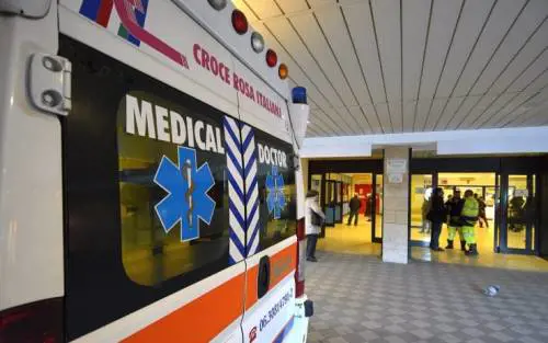Imperia, panico in ospedale: eritreo aggredisce sanitari e poliziotti