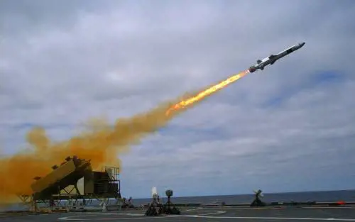 Missili, portaerei e bombardieri: gli Usa preparano il "muro" contro la Cina
