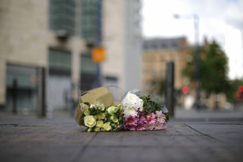 Torino, 14enne lascia un messaggio ai genitori e si toglie la vita