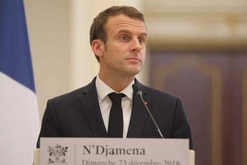 Il sondaggio che inchioda Macron: la Francia ora sta con i gilet gialli