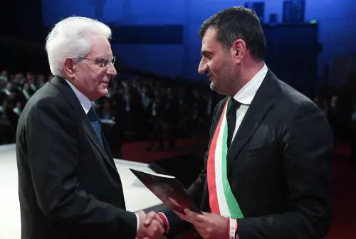 Il governo vede i sindaci ribelli (che attaccano ancora Salvini)