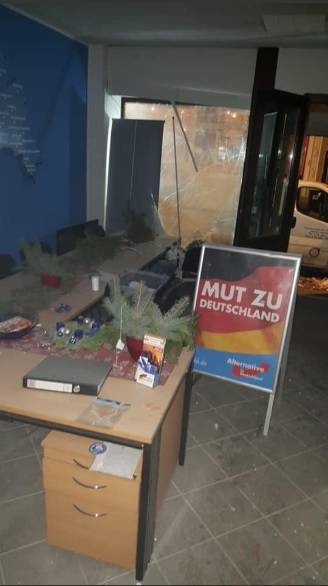 Germania, ultradestra sotto attacco: bomba davanti sede dell'Afd
