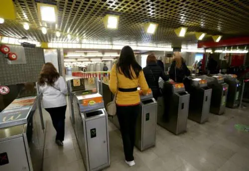 Milano, agente Atm preso a pugni da stranieri senza biglietto