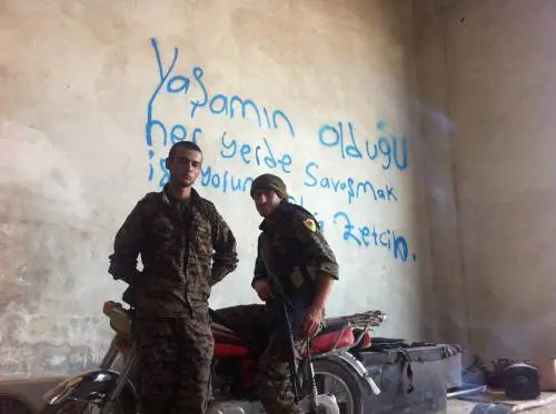 Torino, la Digos controlla i cinque antagonisti che hanno combattuto l'Isis con i curdi