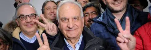 I servizi sociali danno il sussidio di povertà alla moglie del boss