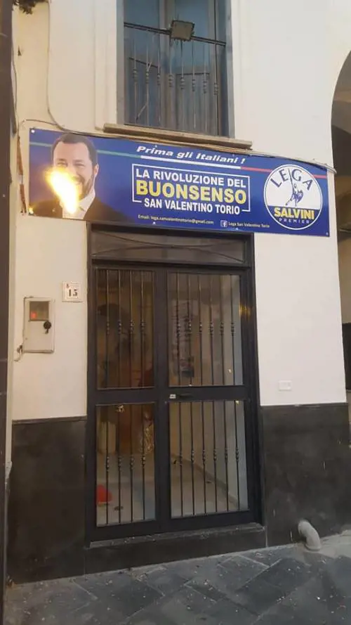 Petardo contro la Lega nel Salernitano: "Non abbiamo paura"