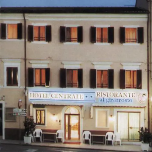 Loreto, la Befana regala 20 giorni di pernottamento in hotel a papà che dorme in auto