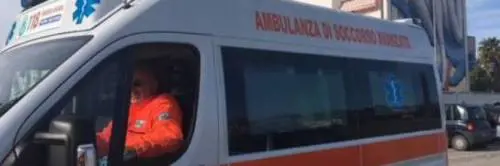 Napoli, troppo rumore dalla rosticceria: algerina ferisce 3 persone
