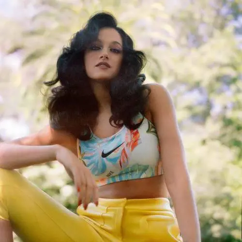 Oriana Sabatini in vacanza con Dybala: gli scatti della bella cantante argentina