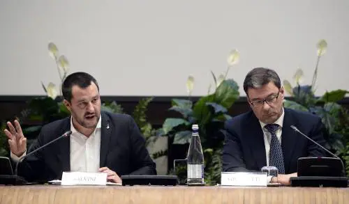 Salvini rilancia sulla rottamazione