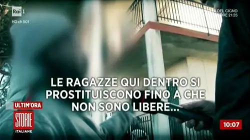 Ragazze si prostituiscono per 5 euro: la mafia nigeriana a Castel Volturno