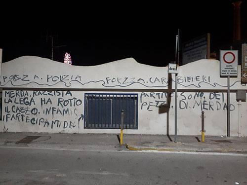 Salerno, vandali contro Salvini imbrattano per errore la sede della Lega Navale