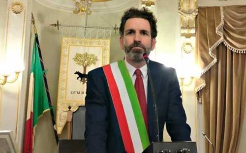 Lecce, si dimette il sindaco Salvemini