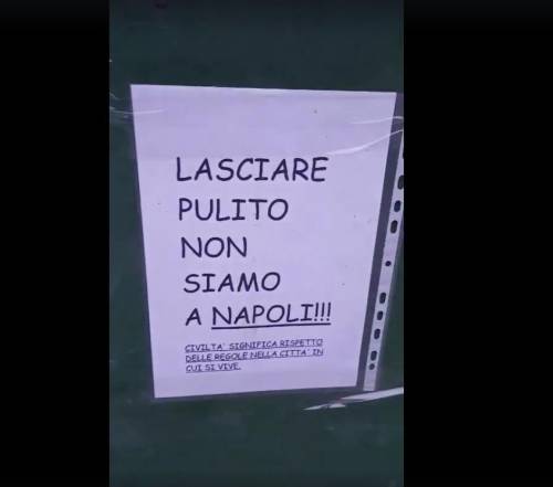 Pordenone, polemiche per manifesti contro Napoli su alcuni cassonetti