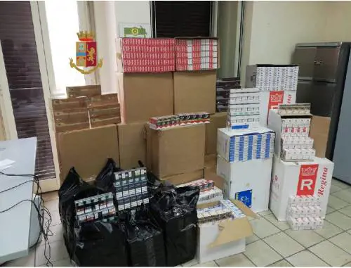 Napoli, scoperto deposito di sigarette di contrabbando
