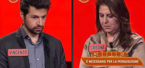 "Cosa serve per la perquisizione?". La risposta a L'Eredità scatena le risate