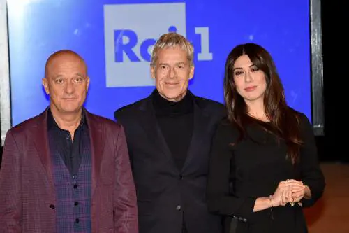 Sanremo, Baglioni presenta il nuovo Festival. Al suo fianco la Raffaele e Bisio