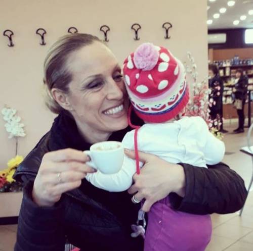 Annalisa Minetti insultata su Instagram: "Sei cieca, non avresti dovuto mettere al mondo un figlio"