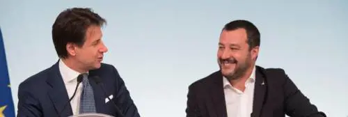 Conte: "Migranti, la linea non cambia". Salvini: "Ci siamo chiariti"