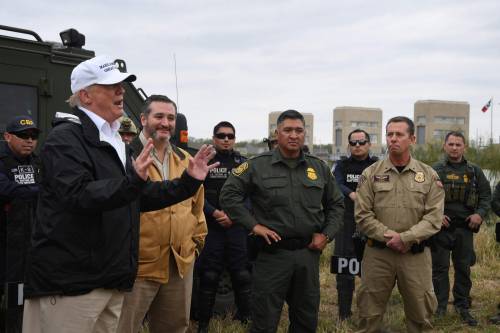 Muro, Trump adesso tira dritto: "Invocherà emergenza nazionale"