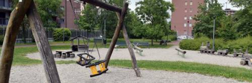 Brescia, albanese di 17 anni terrorizza ragazzini in un parco