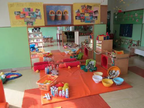 Botte e minacce ai bimbi: sospeso maestro d'asilo