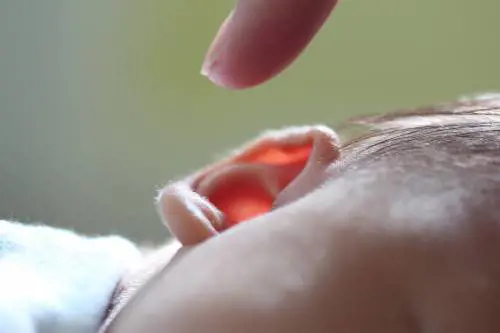 Ragazza cinese non sente più le voci maschili
