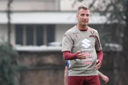 Maxi Lopez punge Wanda Nara e la Lucarelli: "Quante cose avrei da dire su loro due..."