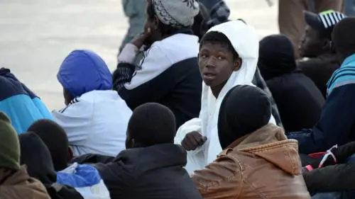 La Spagna lotta contro i trafficanti di esseri umani accelerando i rimpatri dei minori