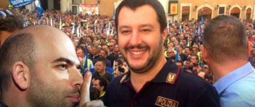Salvini gela così Saviano: "Indossare la divisa? Alla faccia sua"