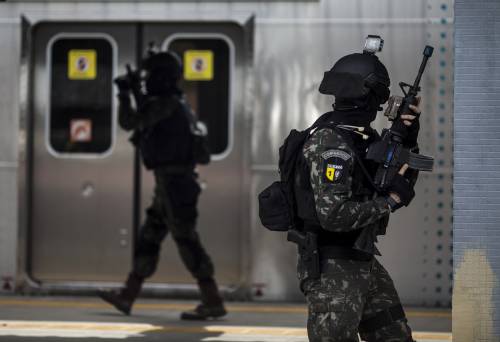 Cesare Battisti non era l'unico: 50 terroristi sono ancora in fuga