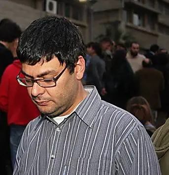 Il no global Caruso difende Cesare Battisti. E scoppia la polemica