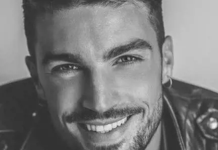 Mariano Di Vaio è l’uomo più bello d’Italia. É ottavo dopo Jason Momoa