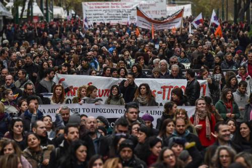 Atene in piazza contro Tsipras. L'illusione della sinistra europea