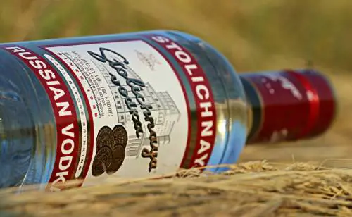 Vodka nel biberon del bambino per farlo dormire: muore dopo ore